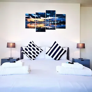 Marina Living With Parking, Balcony, Quiet And Secure Apartment